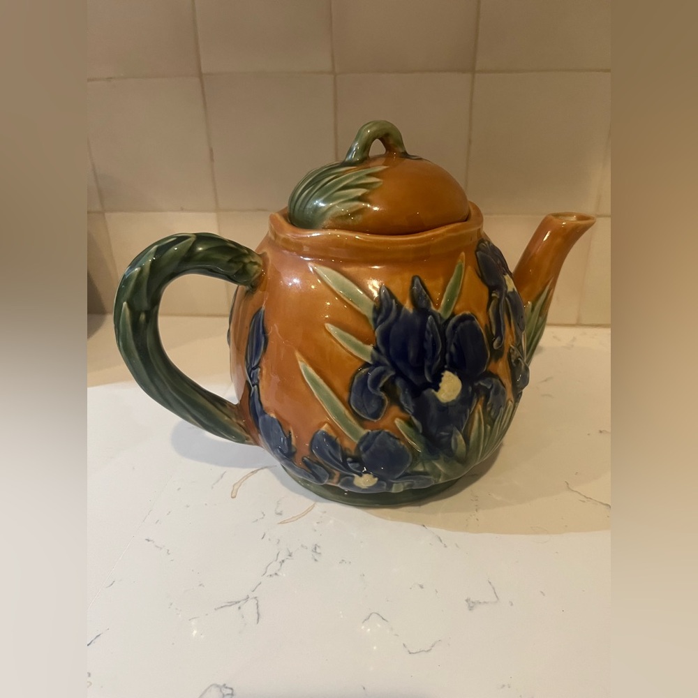 Henriksen Imports teapot